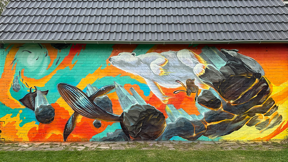 wandgestaltung mit walen, ozeanmotiven und korallenriff, großflächiges graffiti-kunstwerk auf ziegelwand, atelier skala
